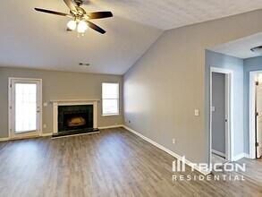 2340 Amber Hills Way in Monroe, GA - Foto de edificio - Building Photo