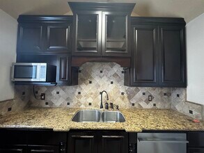 1808 Denmark Ln in Laredo, TX - Building Photo - Building Photo