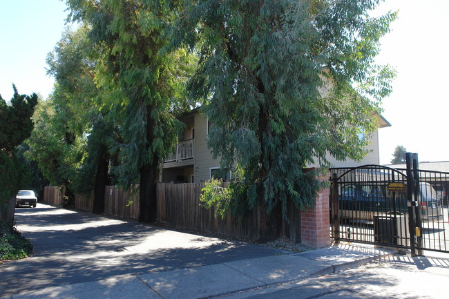 1091 Virginia Ln in Concord, CA - Foto de edificio - Building Photo