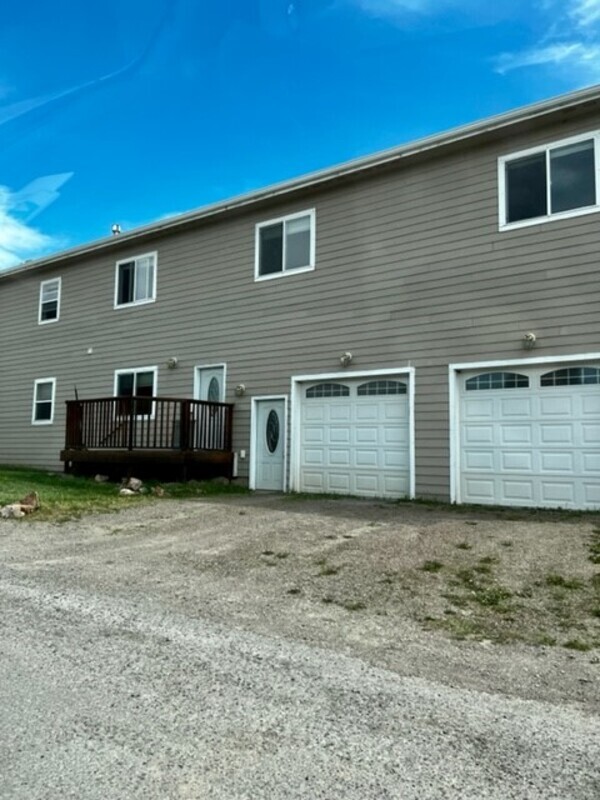 104 College St in Philipsburg, MT - Foto de edificio - Building Photo