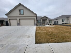 10509 Silverbright Dr in Pasco, WA - Building Photo