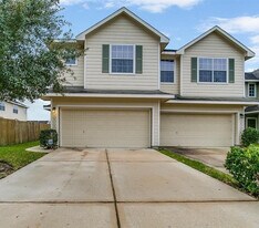 13015 Peppergate Ln in Houston, TX - Building Photo