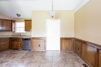 8412 Breezewood Dr in Oklahoma City, OK - Building Photo - Building Photo