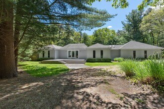 6 Dongan Way in East Hampton, NY - Building Photo - Building Photo