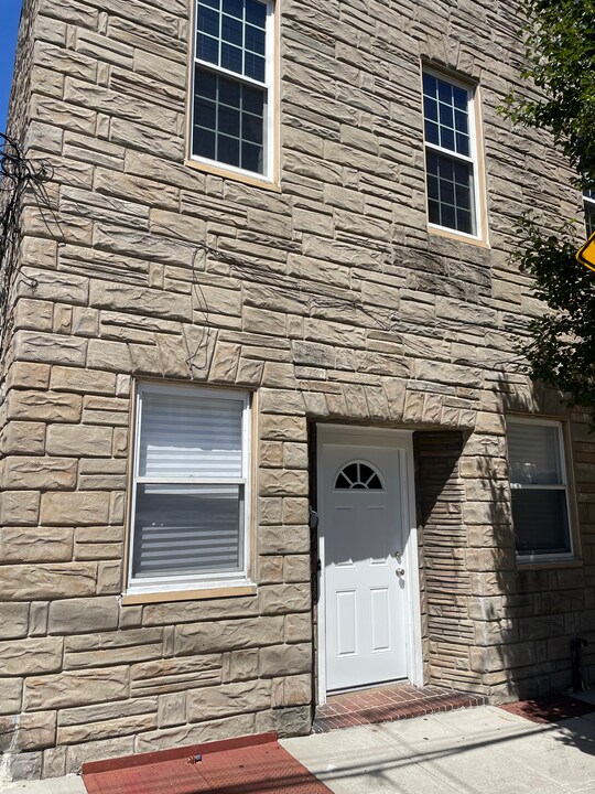 516 Monastery Pl, Unit 1st Floor in Union City, NJ - Building Photo