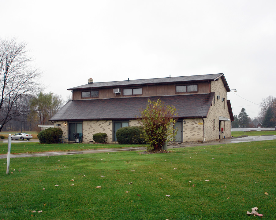 2041 Wolosyn Cir in Youngstown, OH - Building Photo