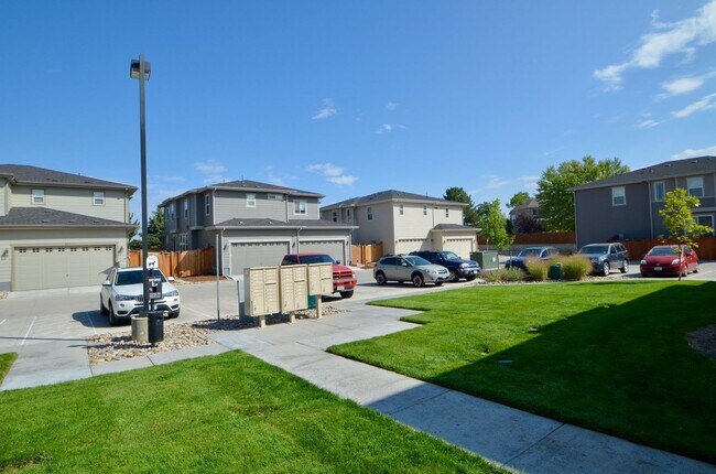206 W Jamison Ct in Littleton, CO - Building Photo - Building Photo