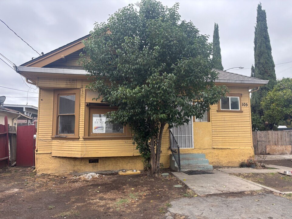 105 McCreery Ave in San Jose, CA - Building Photo
