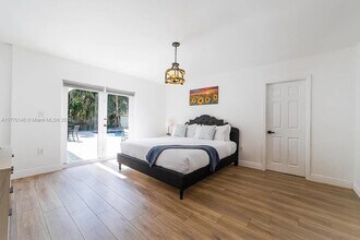 20270 NE 25th Ave in Miami, FL - Foto de edificio - Building Photo