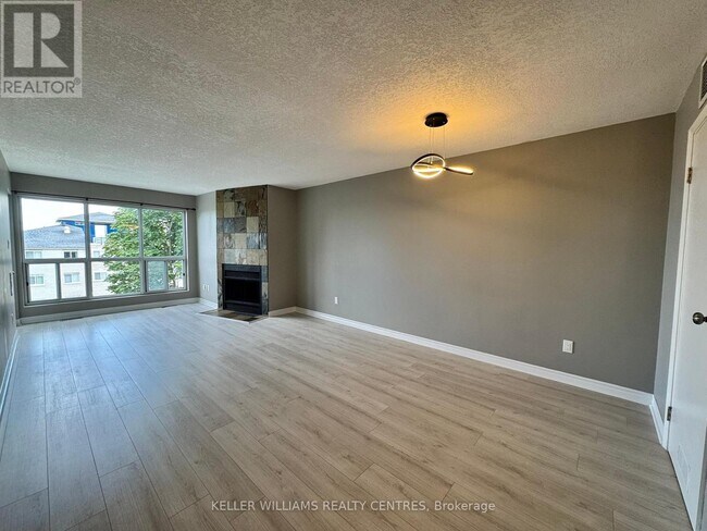 126 Bell Farm Rd in Barrie, ON - Building Photo - Building Photo