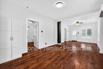 1129 W Owings St in Denison, TX - Foto de edificio - Building Photo
