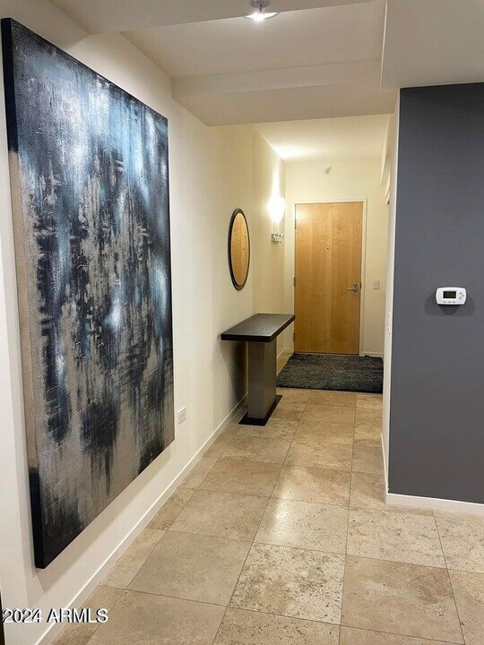 7127 E Rancho Vista Dr in Scottsdale, AZ - Building Photo