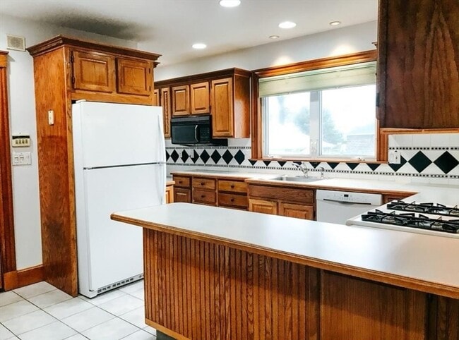 78 Webster St, Unit #1 in Medford, MA - Building Photo - Building Photo