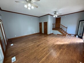 5268 Fenton Rd in Flint, MI - Foto de edificio - Building Photo