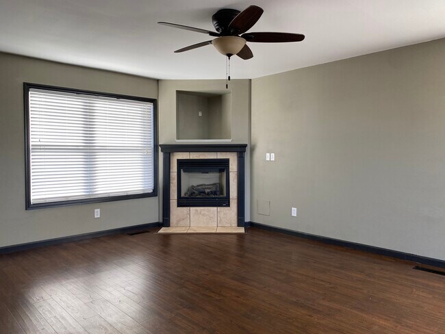 1209 Pinewood Dr in Osage Beach, MO - Foto de edificio - Building Photo