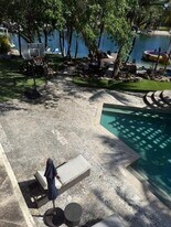 9240 SW 140th St in Miami, FL - Building Photo
