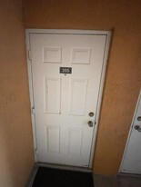 6976 SW 39th St in Davie, FL - Building Photo