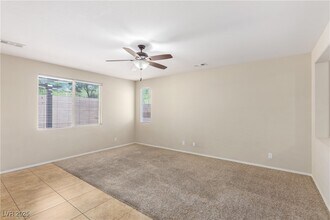 7605 Lake Fork Peak St in Las Vegas, NV - Foto de edificio - Building Photo