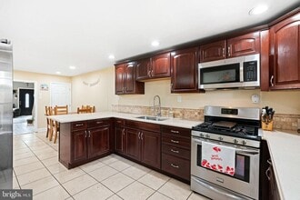 3056 Aramingo Ave in Philadelphia, PA - Building Photo - Building Photo