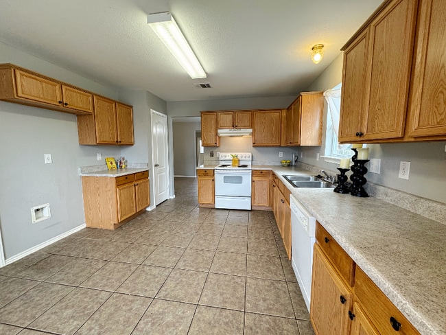 6003 Flower Meadow in San Antonio, TX - Building Photo - Building Photo