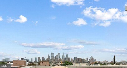 1302 S Woodstock St in Philadelphia, PA - Building Photo - Building Photo