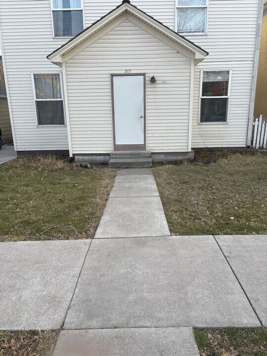 317 W Spruce St in Missoula, MT - Building Photo