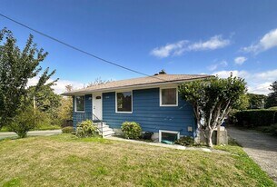 4444 28th Pl W in Seattle, WA - Building Photo