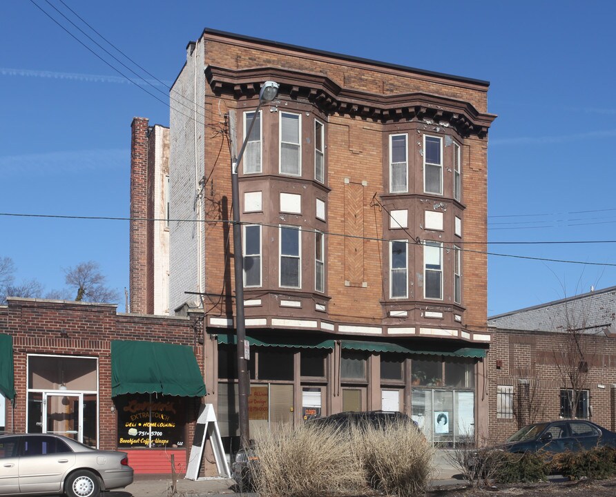 2411 Gilbert Ave in Cincinnati, OH - Building Photo