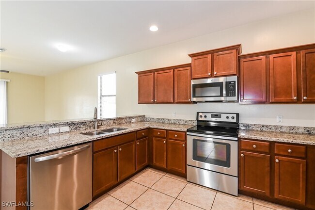 502 SW 19th Ln in Cape Coral, FL - Foto de edificio - Building Photo