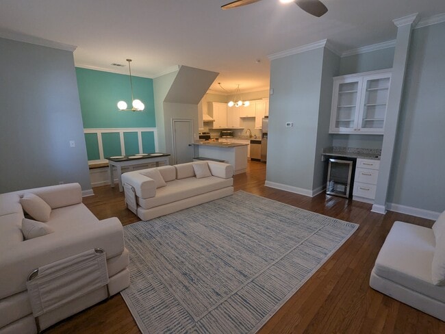 305 E Henry St in Savannah, GA - Building Photo - Building Photo