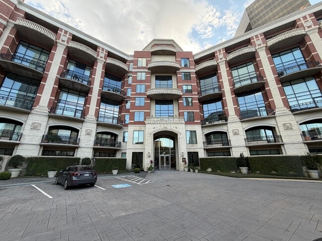 property at 5005 Hidalgo St