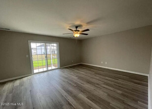 312 S Pointe Dr in Winterville, NC - Building Photo - Building Photo