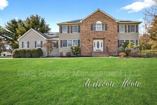 7 Sun Valley Way in Washington Township, NJ - Building Photo