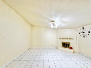 2406 Jo Lyn Ln in Arlington, TX - Building Photo - Building Photo