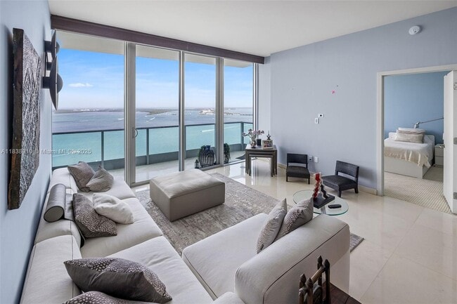 1331 Brickell Bay Dr in Miami, FL - Building Photo - Building Photo