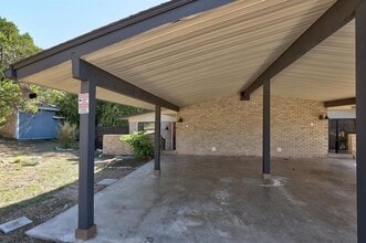 1905 Cedar Ridge Dr in Austin, TX - Building Photo - Building Photo