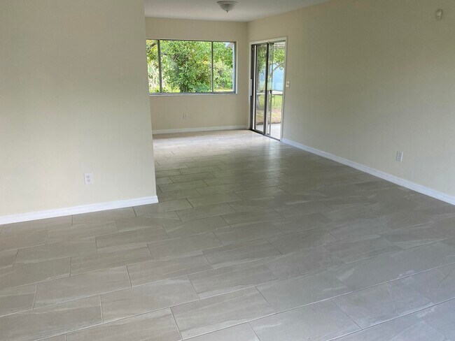 255 SW Bridgeport Dr in Port St. Lucie, FL - Building Photo - Building Photo
