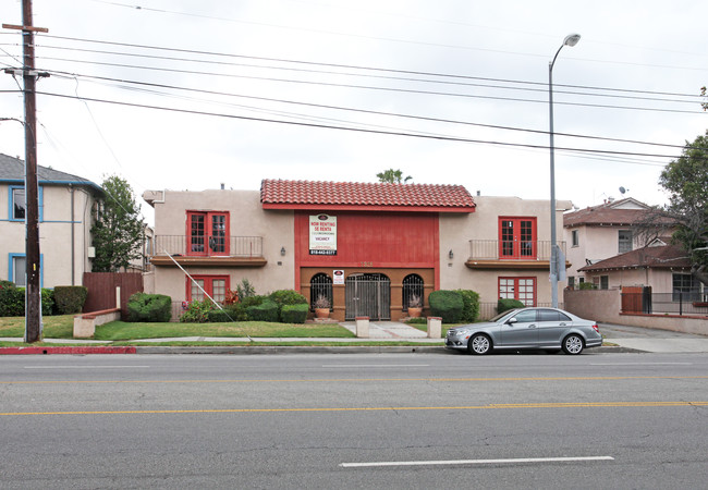 7326-7330 Kester Avenue in Van Nuys, CA - Building Photo - Building Photo