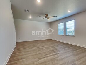 37691 Dusty Saddle Ln in Zephyrhills, FL - Building Photo - Building Photo