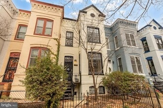 650 E St NE, Unit BASEMENT in Washington, DC - Foto de edificio - Building Photo