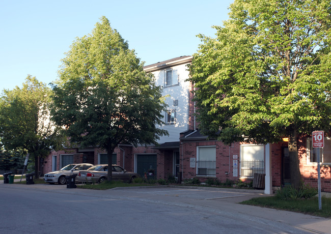 Courtland Mews Co-operative in Toronto, ON - Building Photo - Building Photo