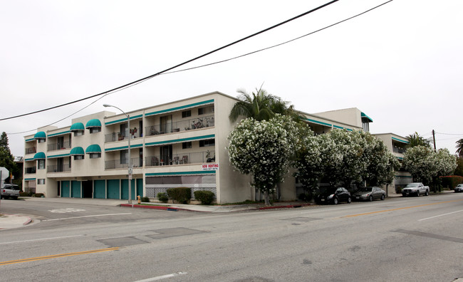 Broadway Plaza in Long Beach, CA - Building Photo - Building Photo