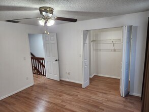 2751 S Pines Dr in Largo, FL - Foto de edificio - Building Photo