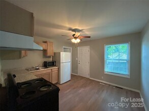 2818 Ravencroft Dr in Charlotte, NC - Building Photo - Building Photo