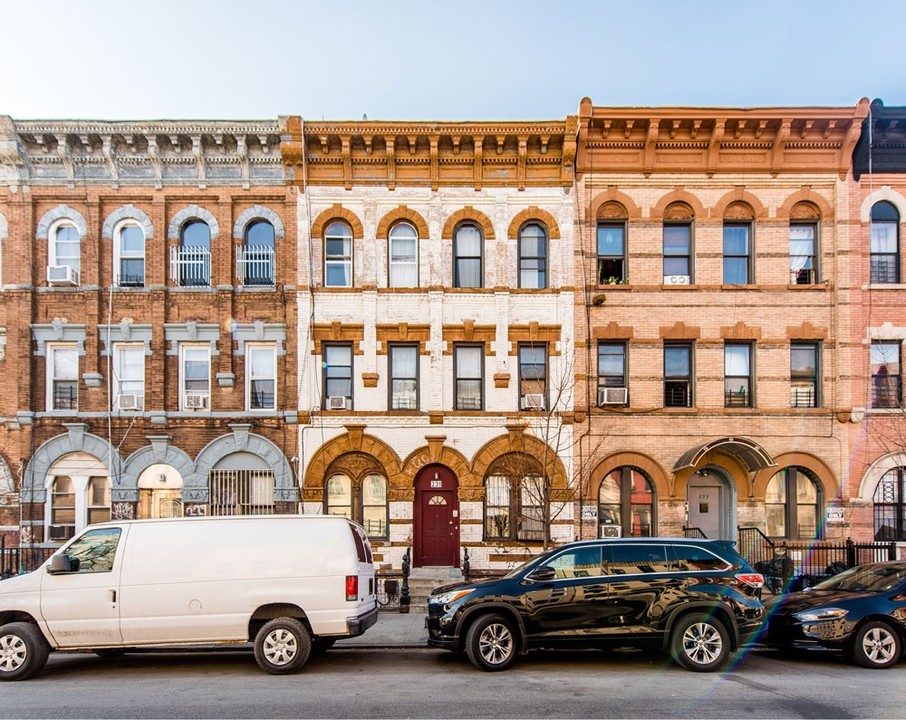 231 Stanhope St in Brooklyn, NY - Building Photo