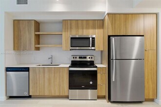 555 NE 8th St, Unit 207 in Fort Lauderdale, FL - Building Photo - Building Photo