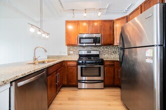 1610 W Fullerton Ave in Chicago, IL - Building Photo - Building Photo