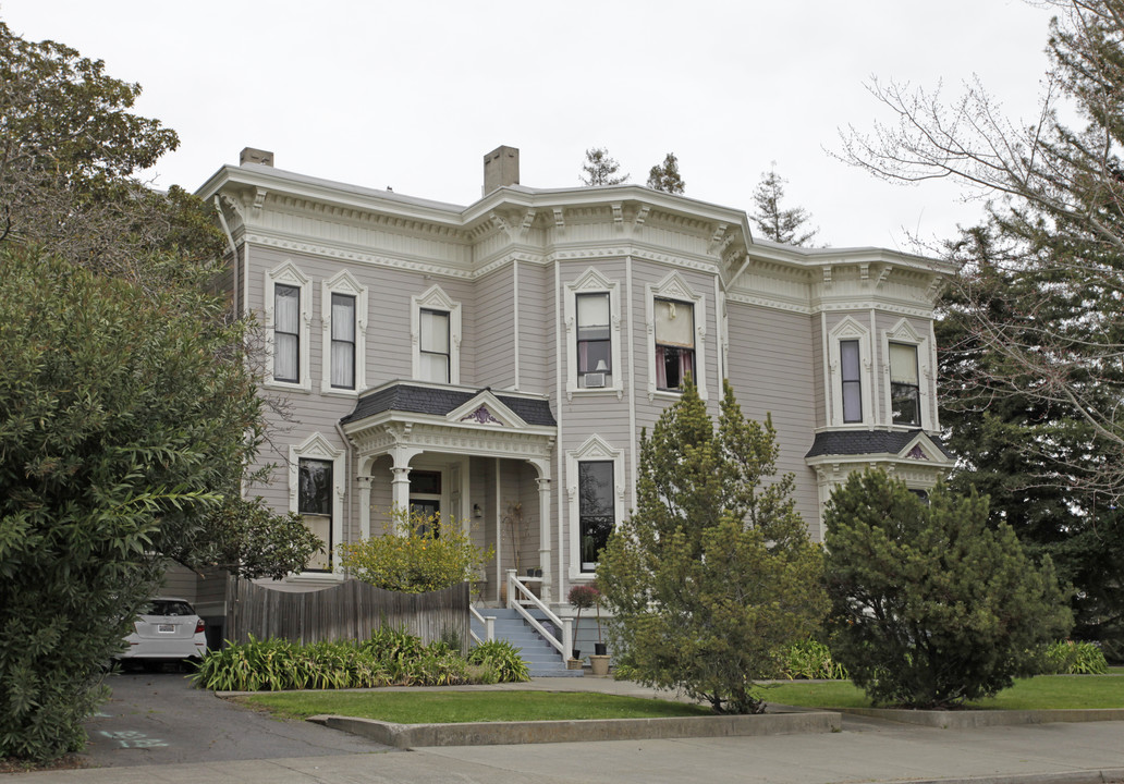 Holden Mansion in Napa, CA - Building Photo