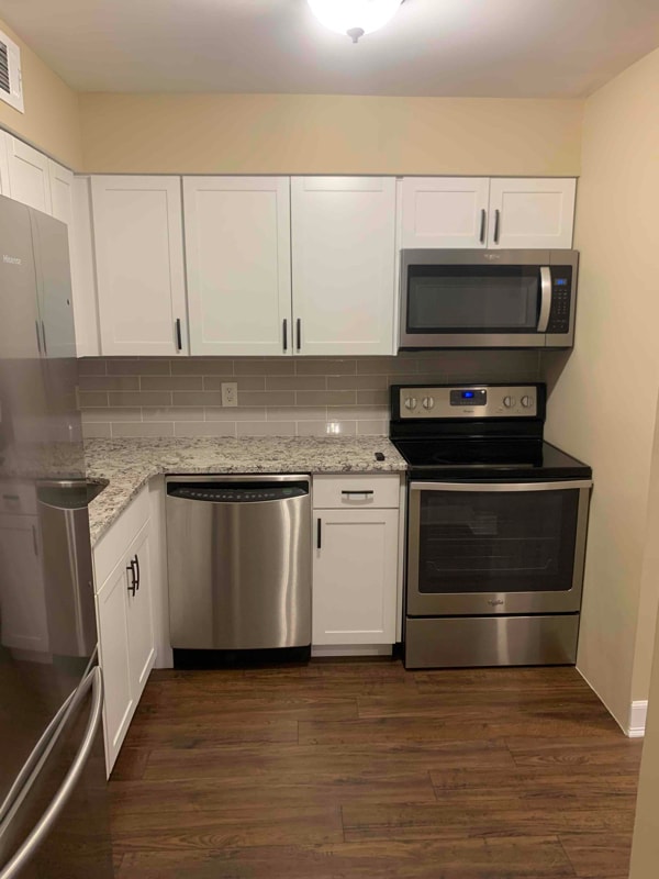 9 Greenwood Dr in Freehold, NJ - Foto de edificio - Building Photo