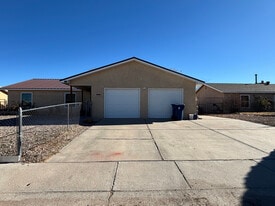 856 Lancelot St in Los Lunas, NM - Building Photo